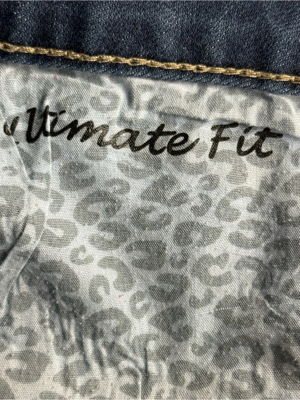 Chico's Platinum Ultimate Fit Medium Wash Straight Jeans Embellished Pocket 0/S